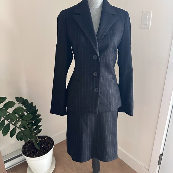 Women's 2pcs Wool Pinstriped Skirt Suit sz 8 -  Black - Picture 14 of 14